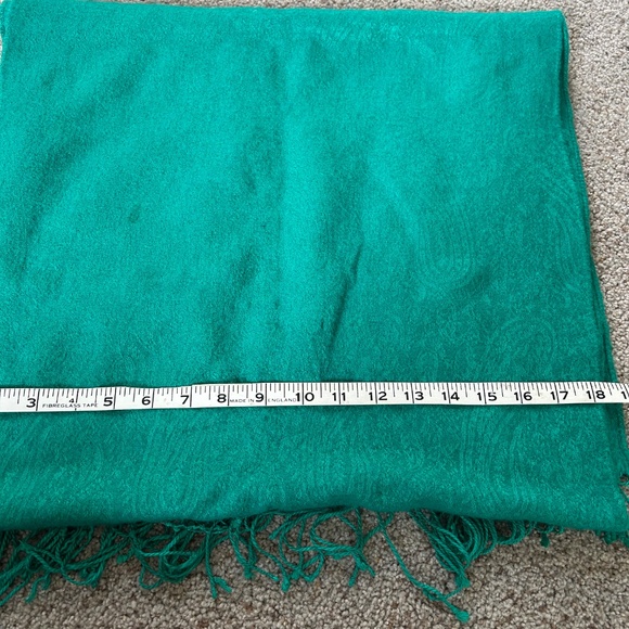100 percent wool green scarf/wrap - Picture 5 of 8